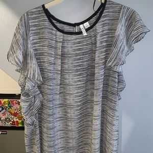 Elle Short-top black and white